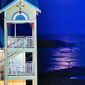North Cliff Hotel is located on the beautiful ocean.